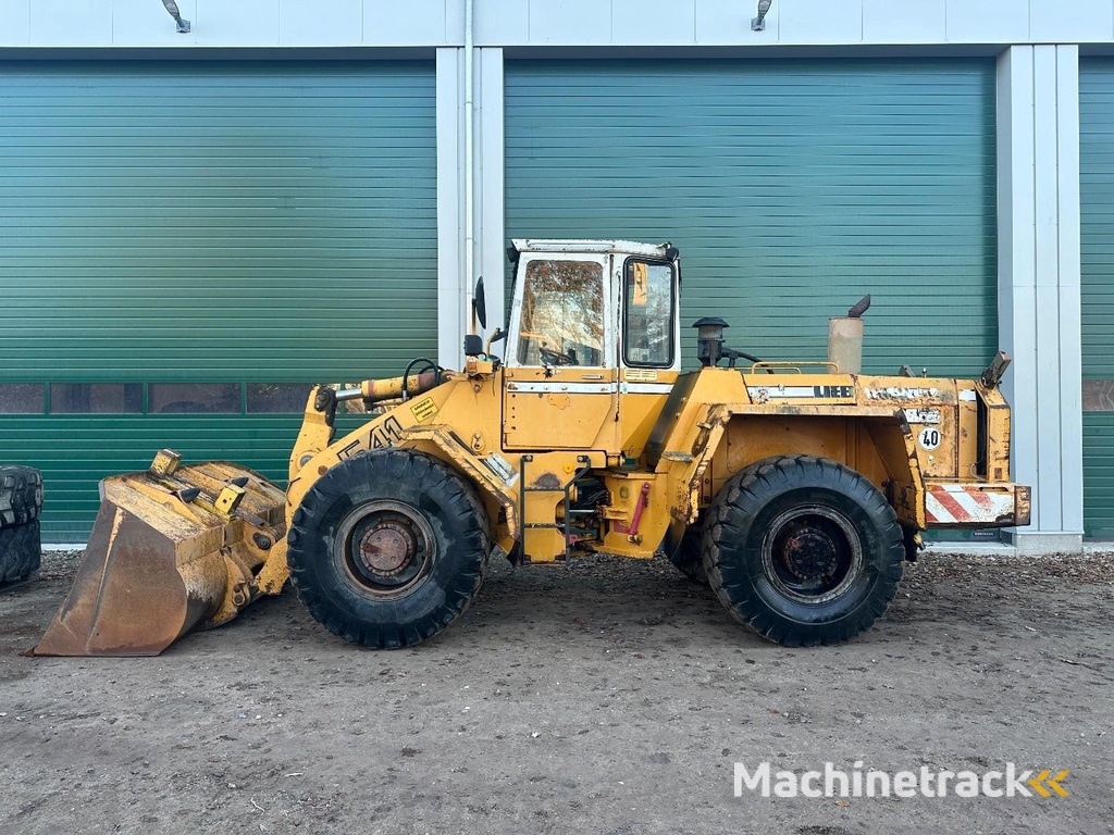 Liebherr L541 Included spare wheels