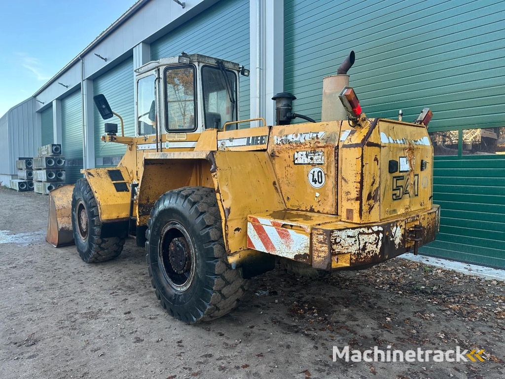 Liebherr L541 Included spare wheels