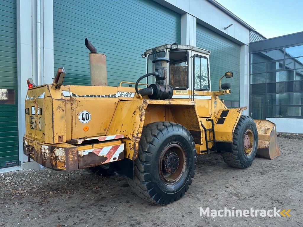 Liebherr L541 Included spare wheels