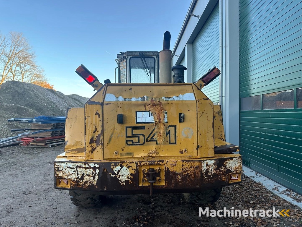 Liebherr L541 Included spare wheels
