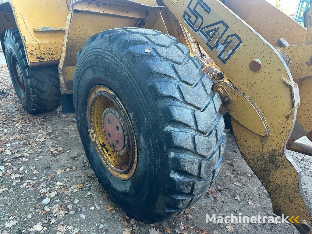 Liebherr L541 Included spare wheels