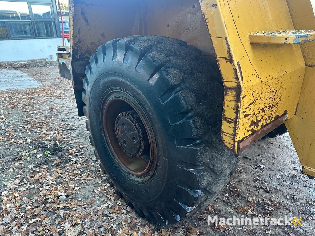 Liebherr L541 Included spare wheels