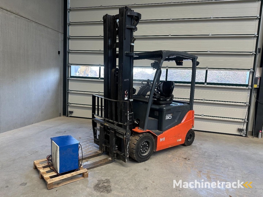 Toyota 8 FBMKT 30 3 ton lifting capacity