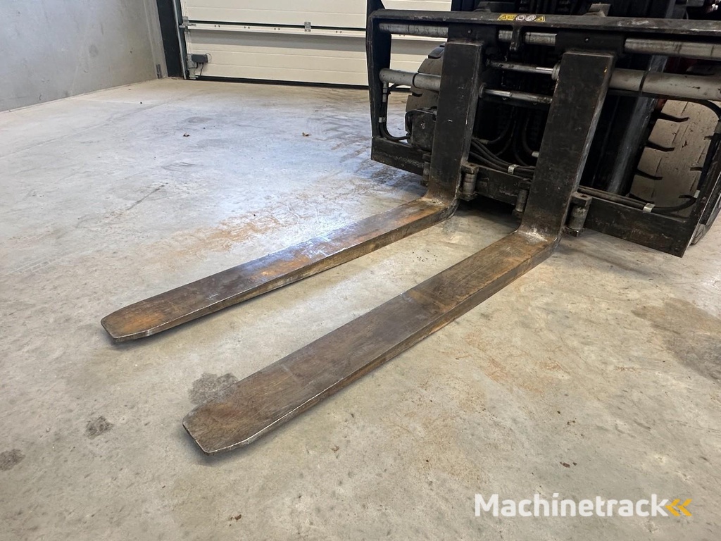 Toyota 8 FBMKT 30 3 ton lifting capacity