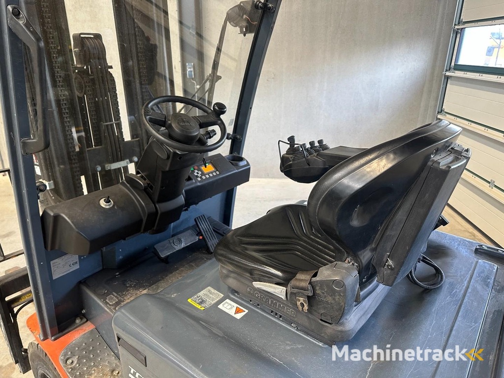 Toyota 8 FBMKT 30 3 ton lifting capacity