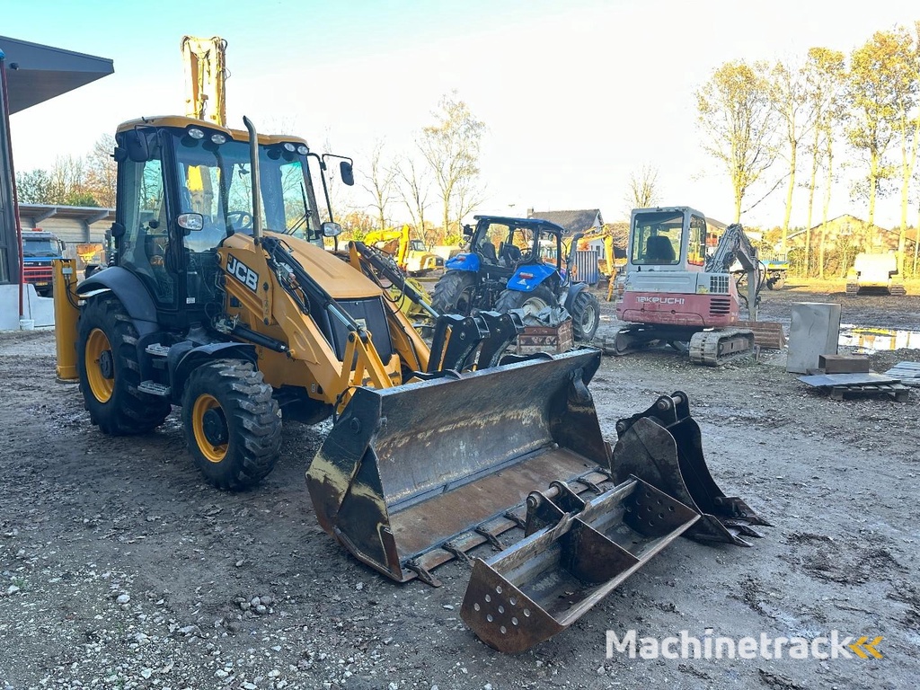 JCB 3CX 14 Excellent condition - LOW Hours - 3 digging buckets