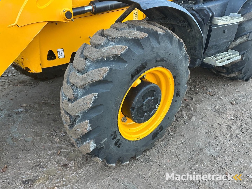 JCB 3CX 14 Excellent condition - LOW Hours - 3 digging buckets