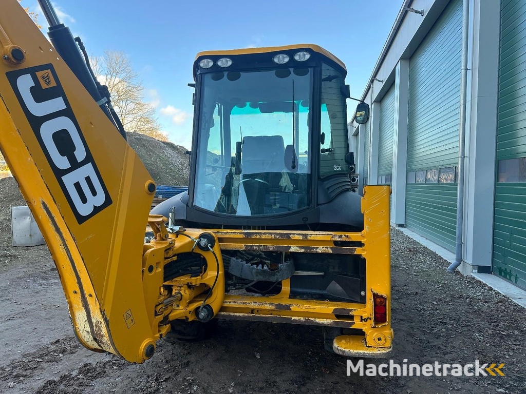 JCB 3CX 14 Excellent condition - LOW Hours - 3 digging buckets