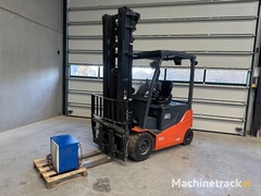 toyota-8-fbmkt-30-3-ton-lifting-capacity