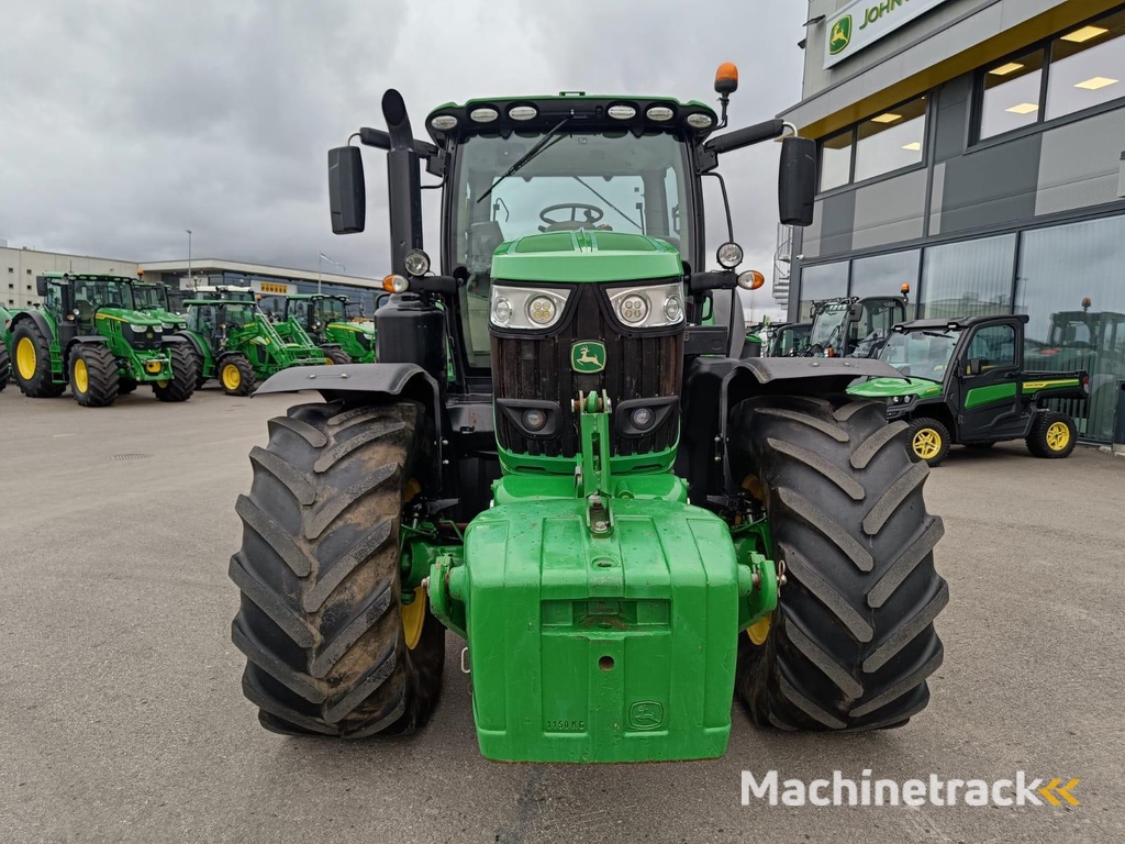 John Deere 6215R