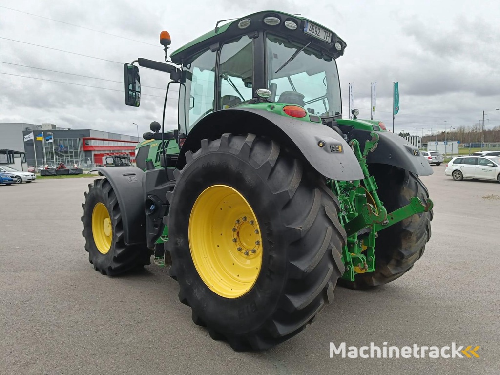 John Deere 6215R