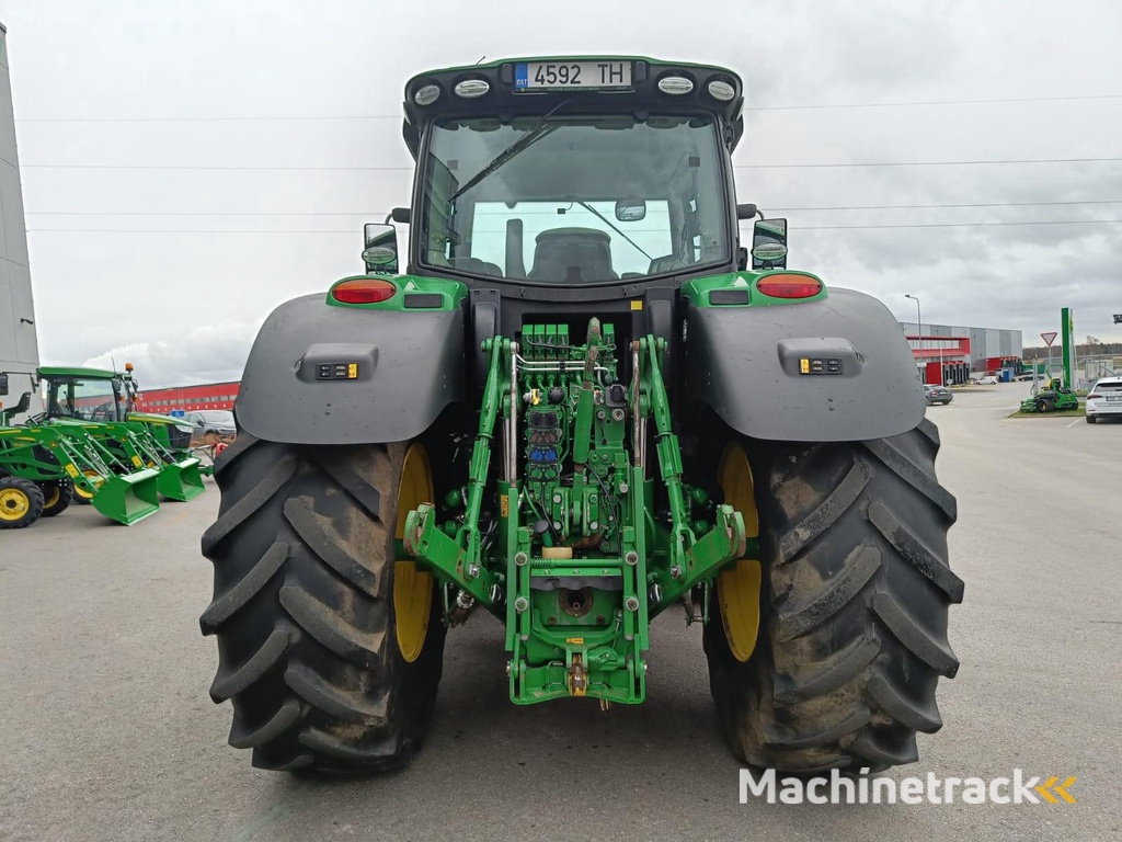 John Deere 6215R