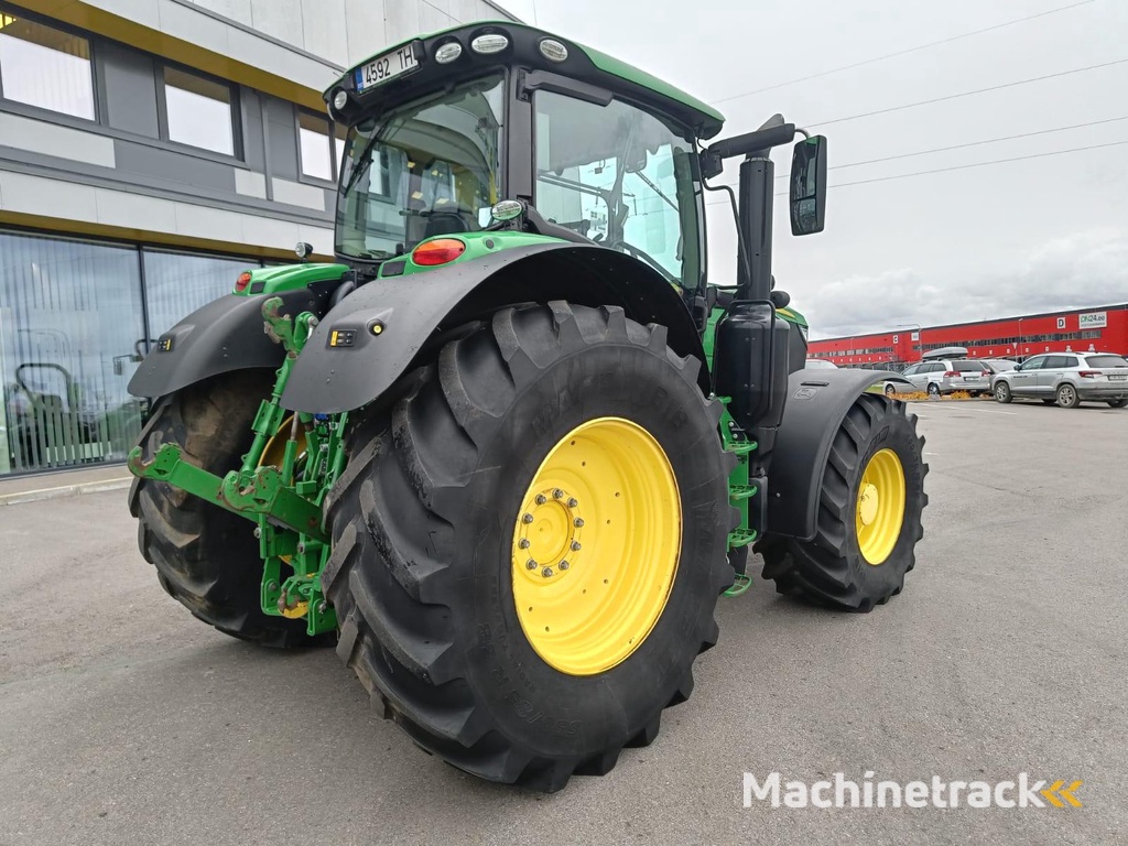 John Deere 6215R