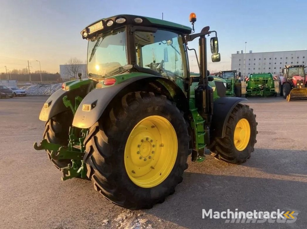 John Deere 6215R