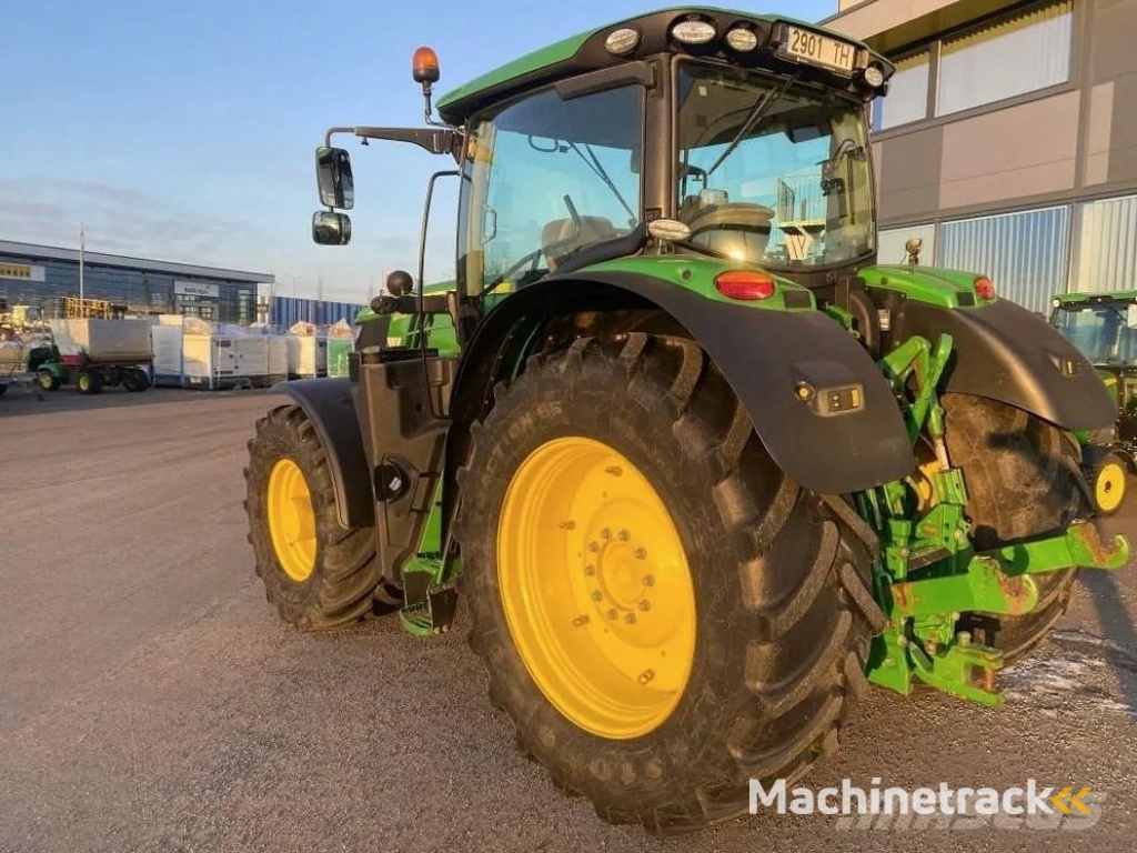 John Deere 6215R