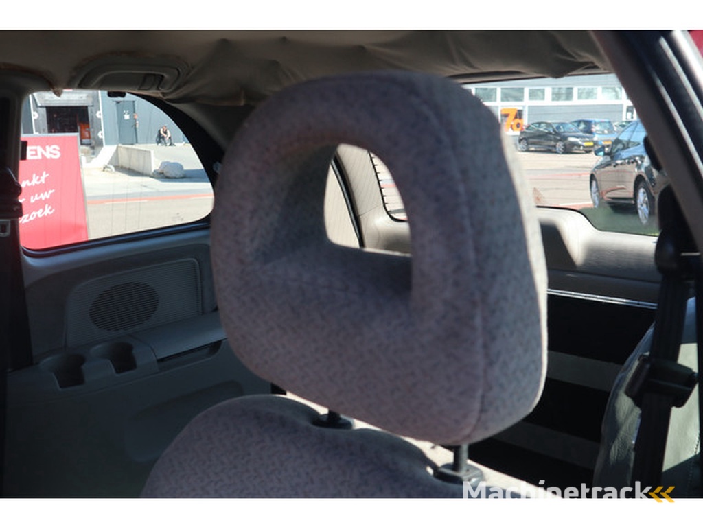 Chrysler Voyager 2.4i SE