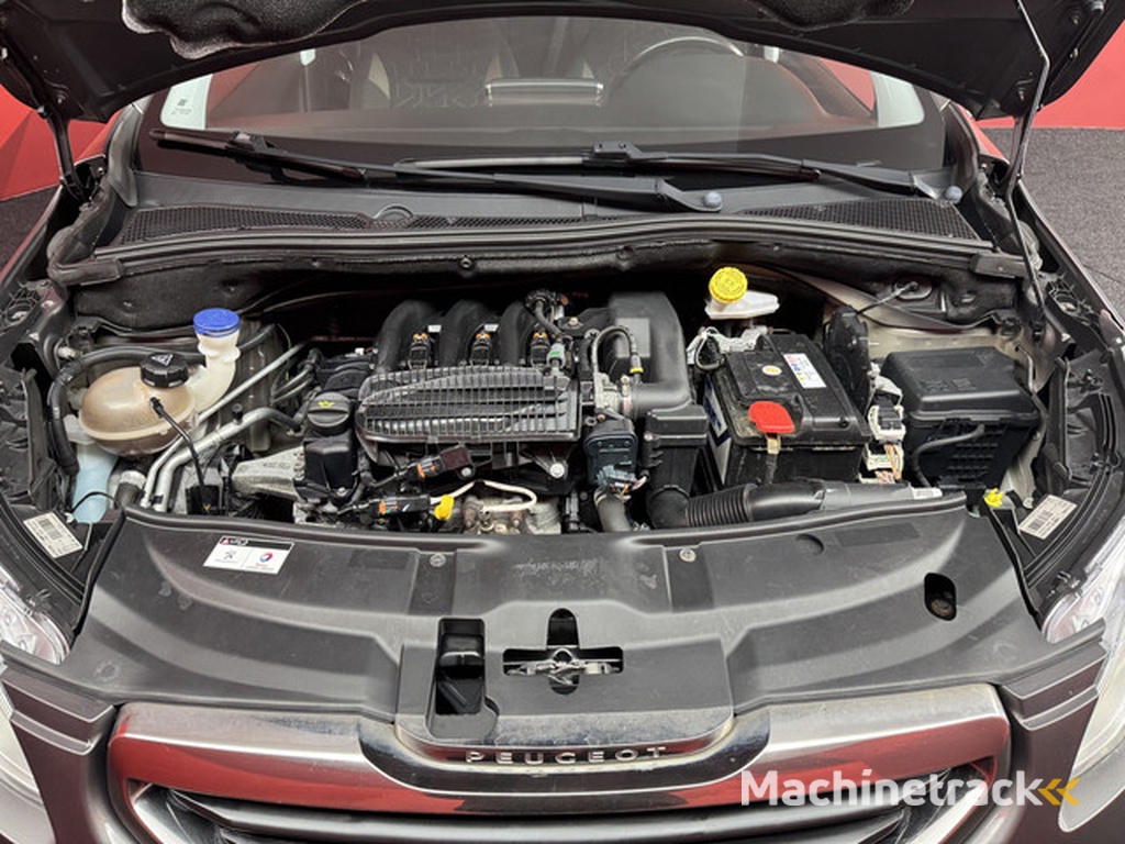 Peugeot 2008 1.2 VTi Blue Lease