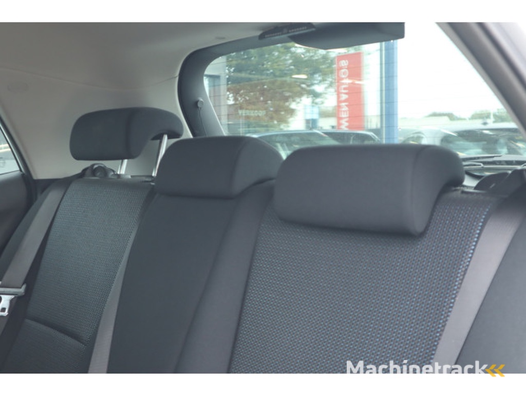 Toyota Auris 1.8 Full Hybrid Dynamic Business