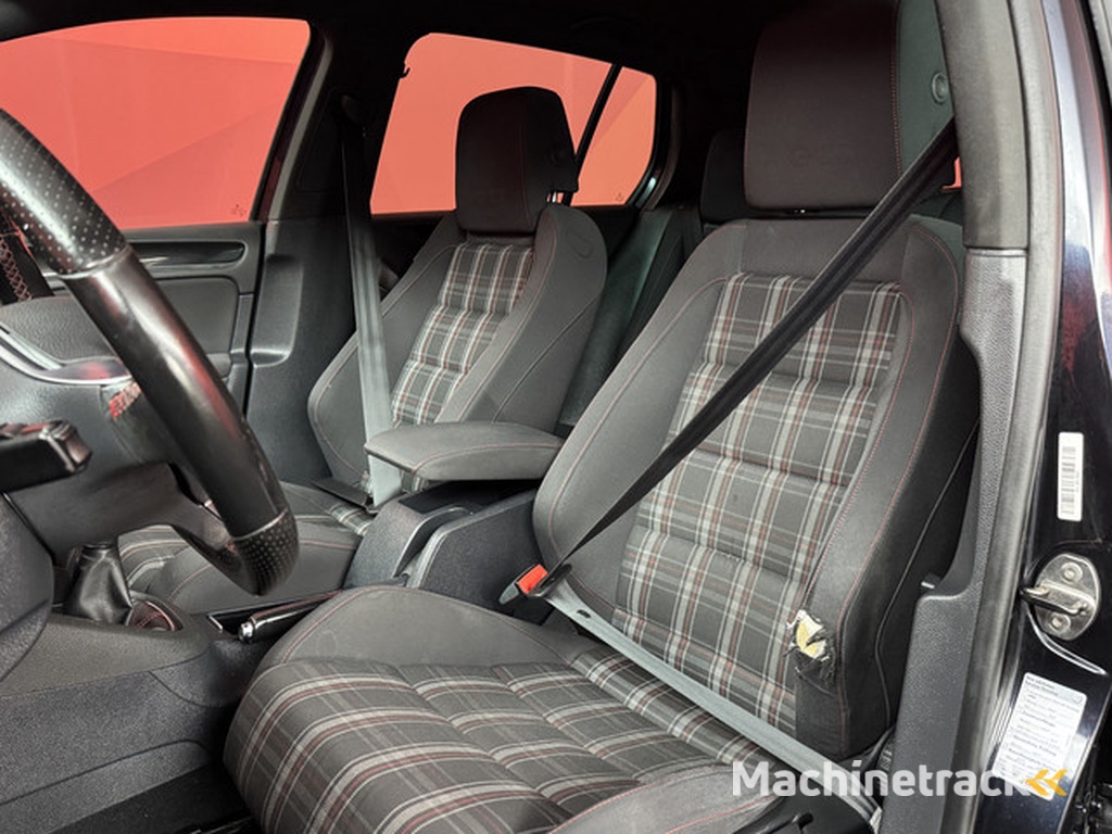 Volkswagen Golf 2.0 GTI