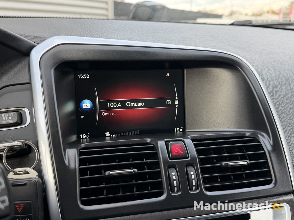 Volvo XC60 2.0 D4 FWD R-Design