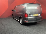 Minituur van Volkswagen Transporter 2.0 TDI L1H1 Comfortline