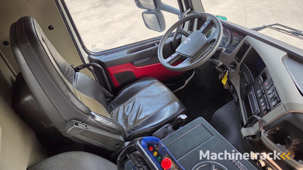 Volvo FM330 6X2*4