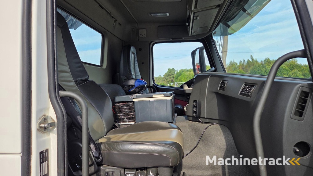 Volvo FM330 6X2*4