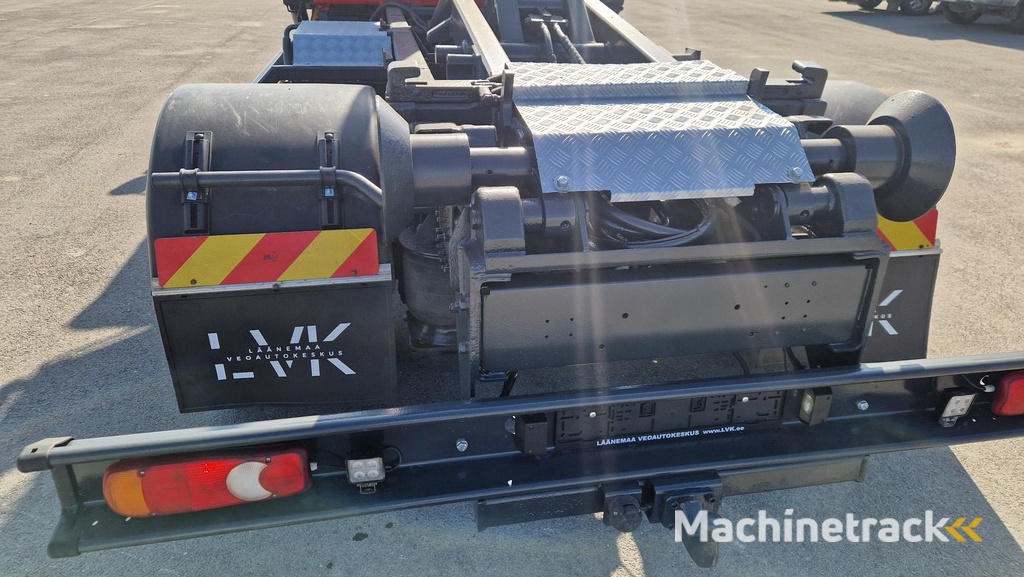 Volvo FL280 4X2 HMF 1560 + platform