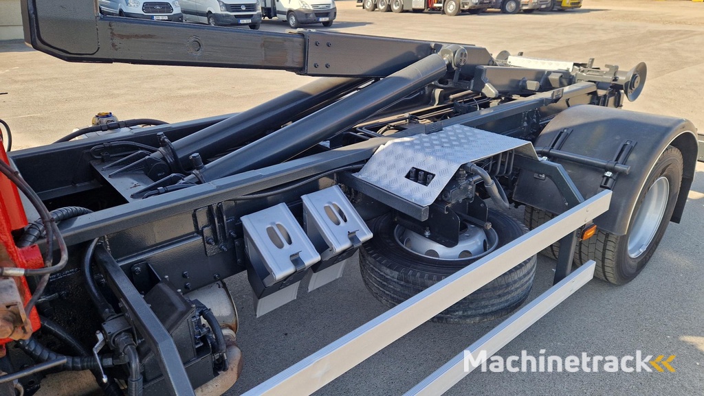 Volvo FL280 4X2 HMF 1560 + platform