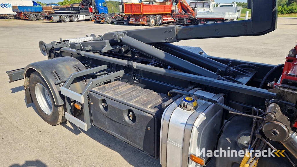 Volvo FL280 4X2 HMF 1560 + platform