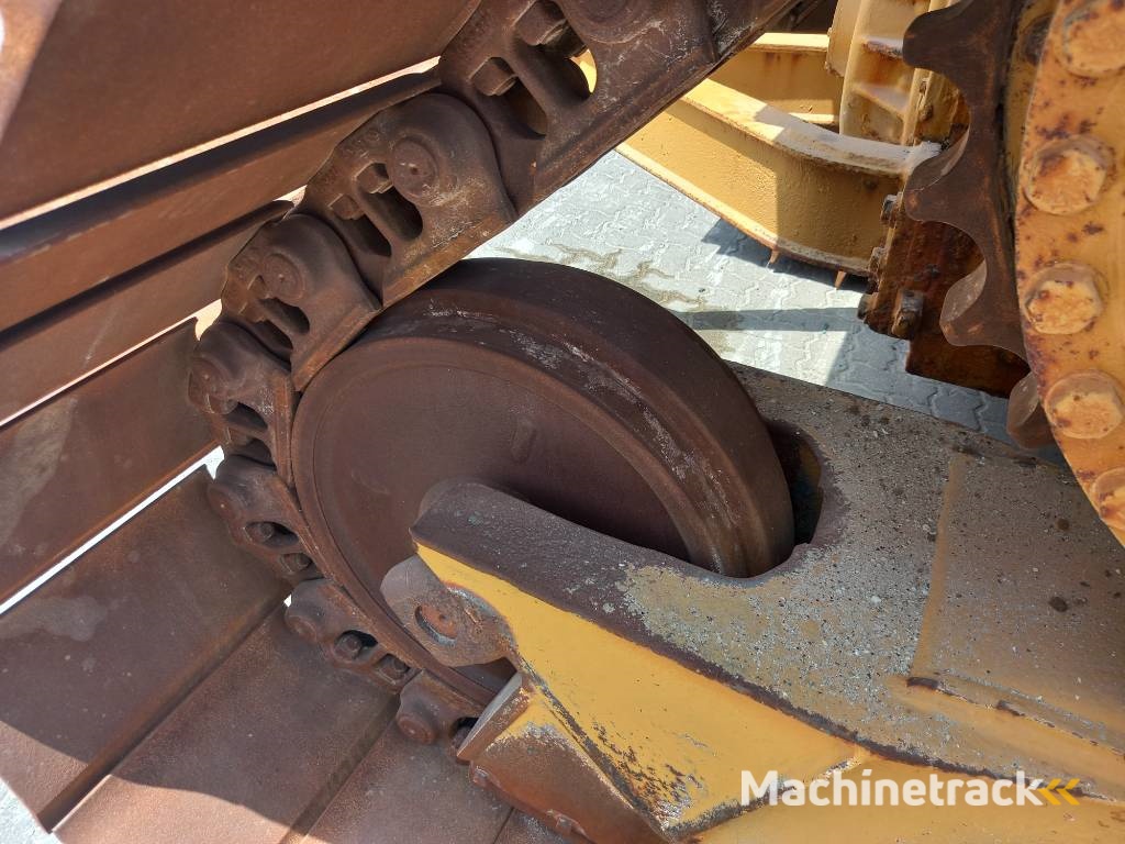 CAT D6R LGP (Abu Dhabi)