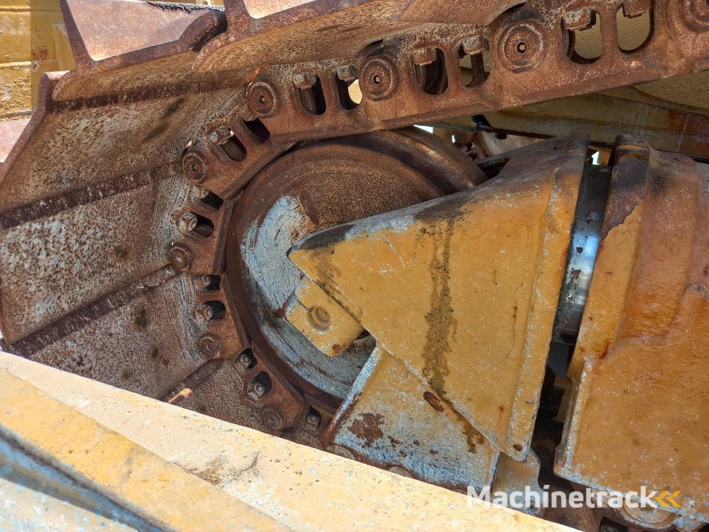 CAT D6T LGP (Abu Dhabi)