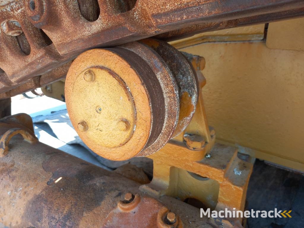 CAT D6T LGP (Abu Dhabi)