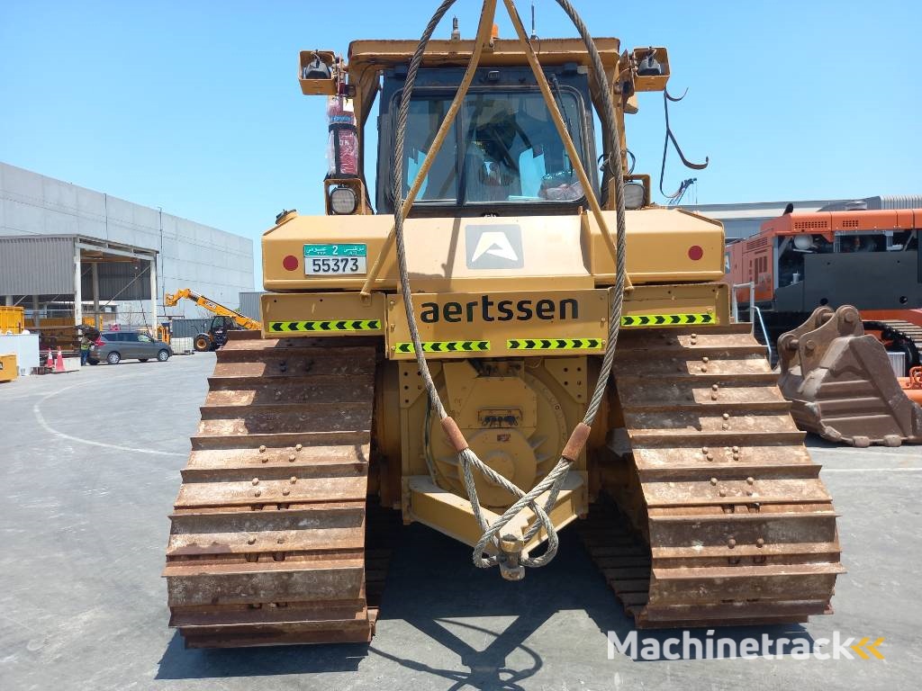 CAT D6T LGP (Abu Dhabi)