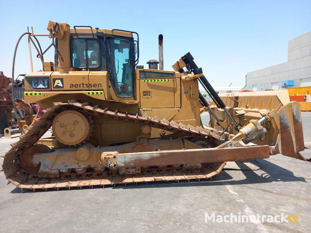 CAT D6T LGP (Abu Dhabi)