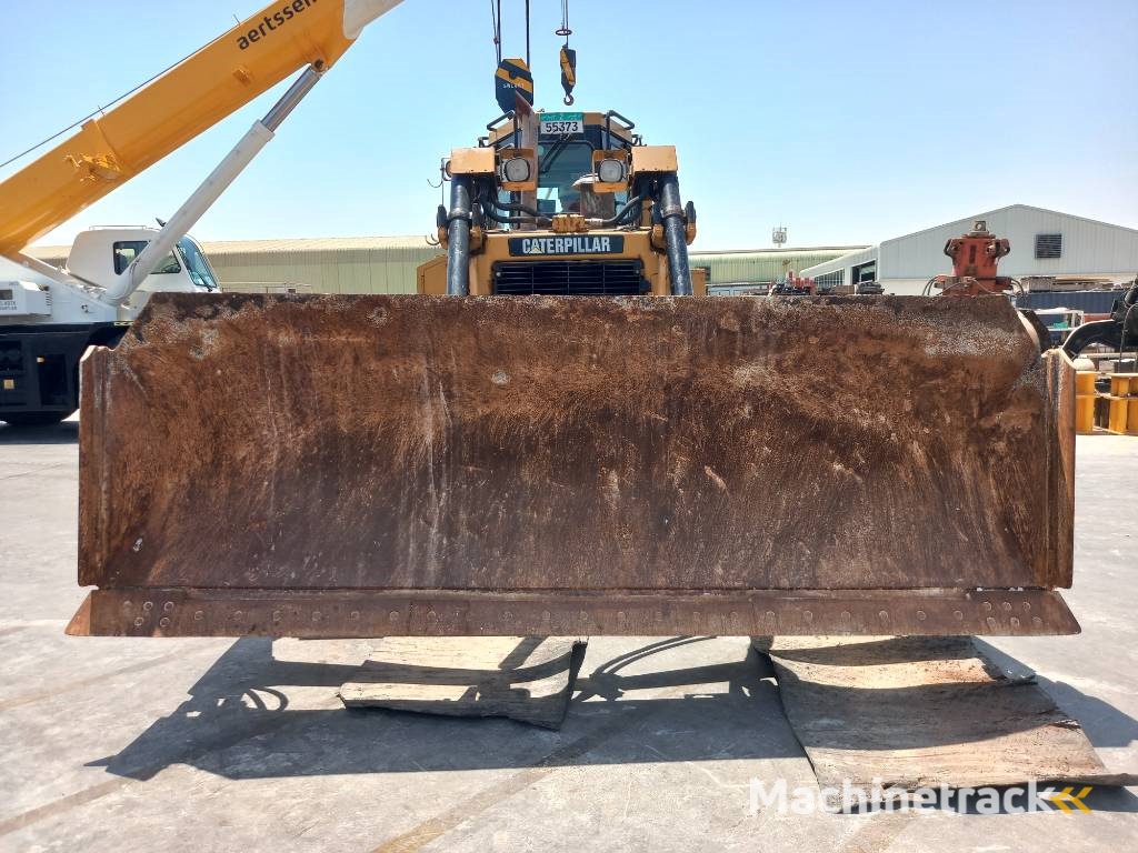 CAT D6T LGP (Abu Dhabi)