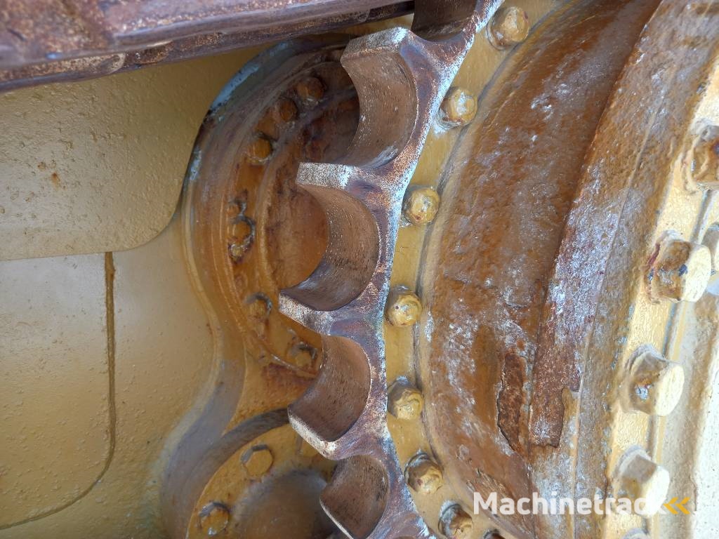 CAT D6T LGP (Abu Dhabi)