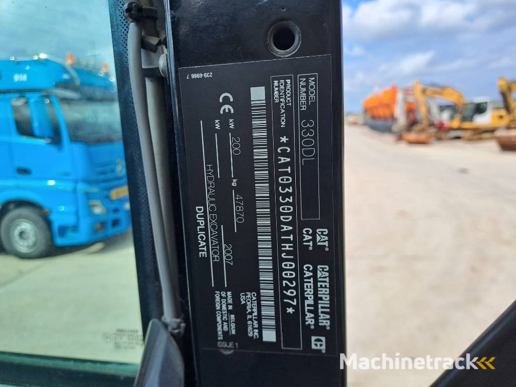 CAT 330DL UHD (21m UHD + Short Arm)