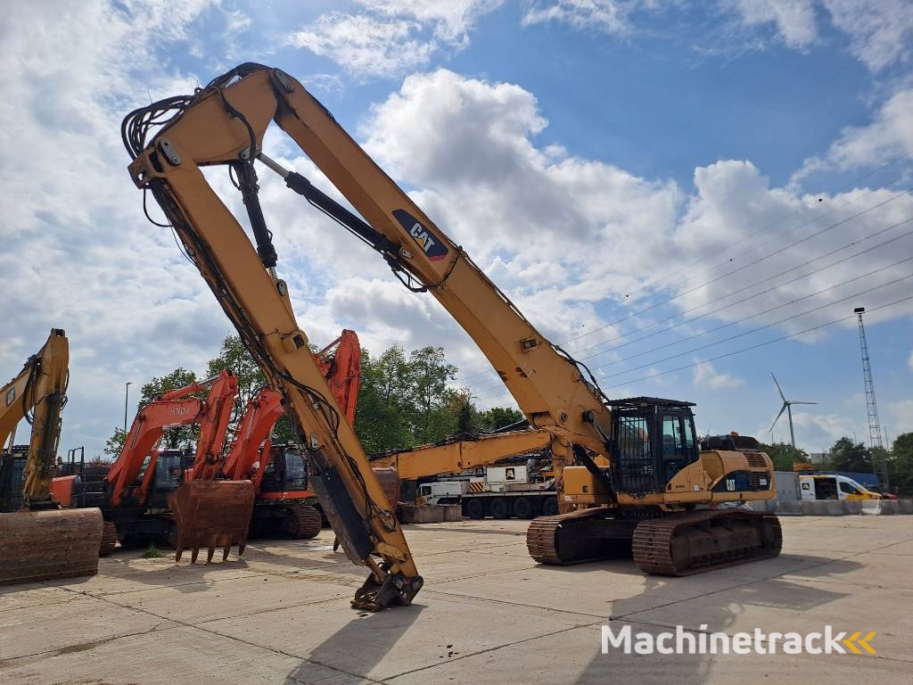 CAT 330DL UHD (21m UHD + Short Arm)