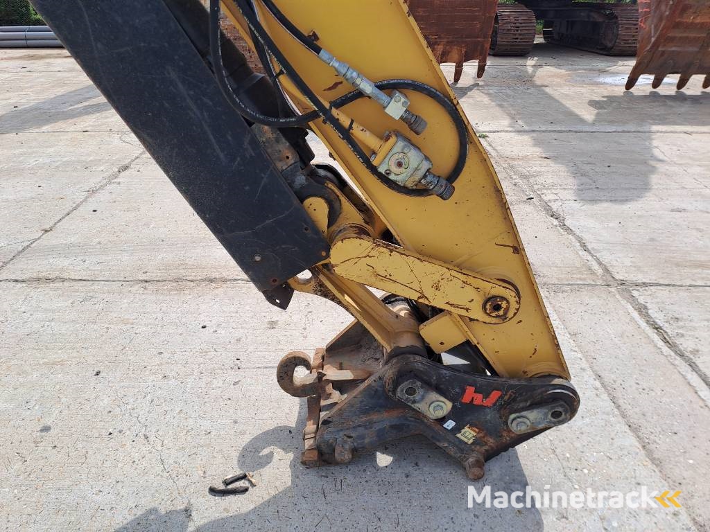 CAT 330DL UHD (21m UHD + Short Arm)