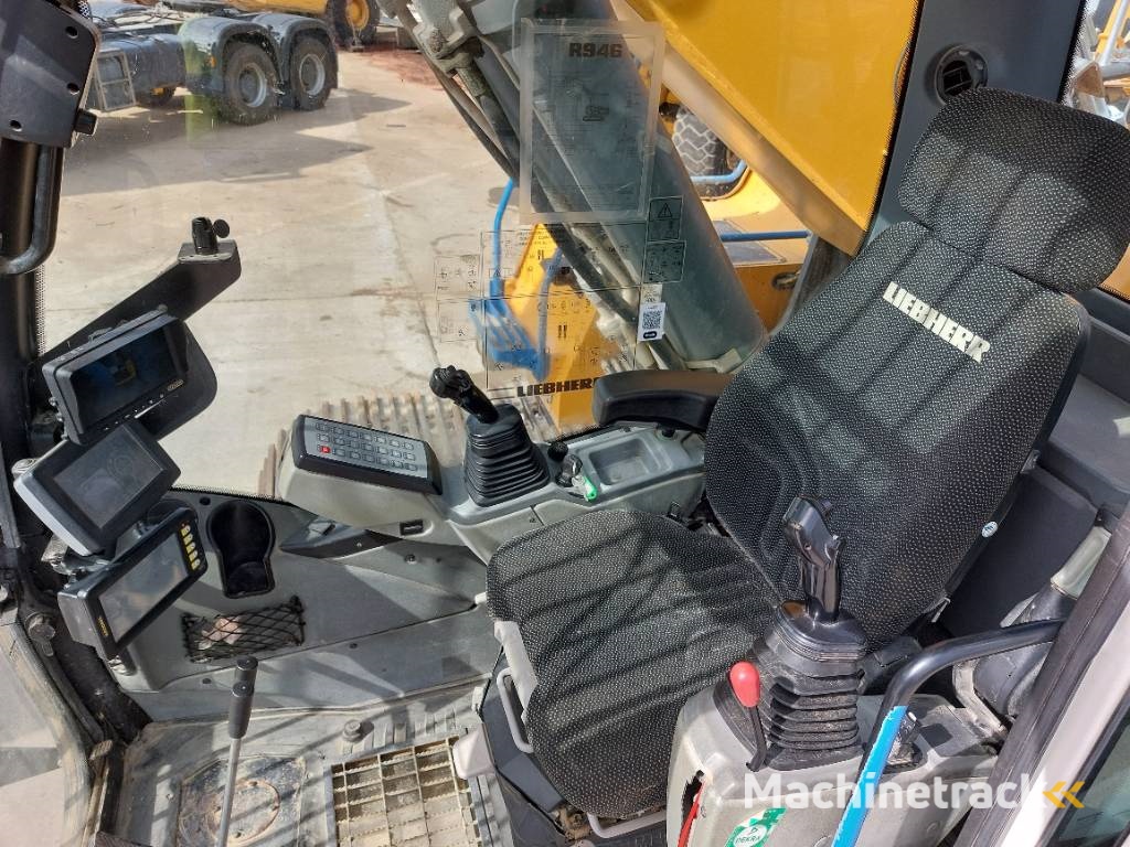Liebherr R946LC (Lifting Cab)