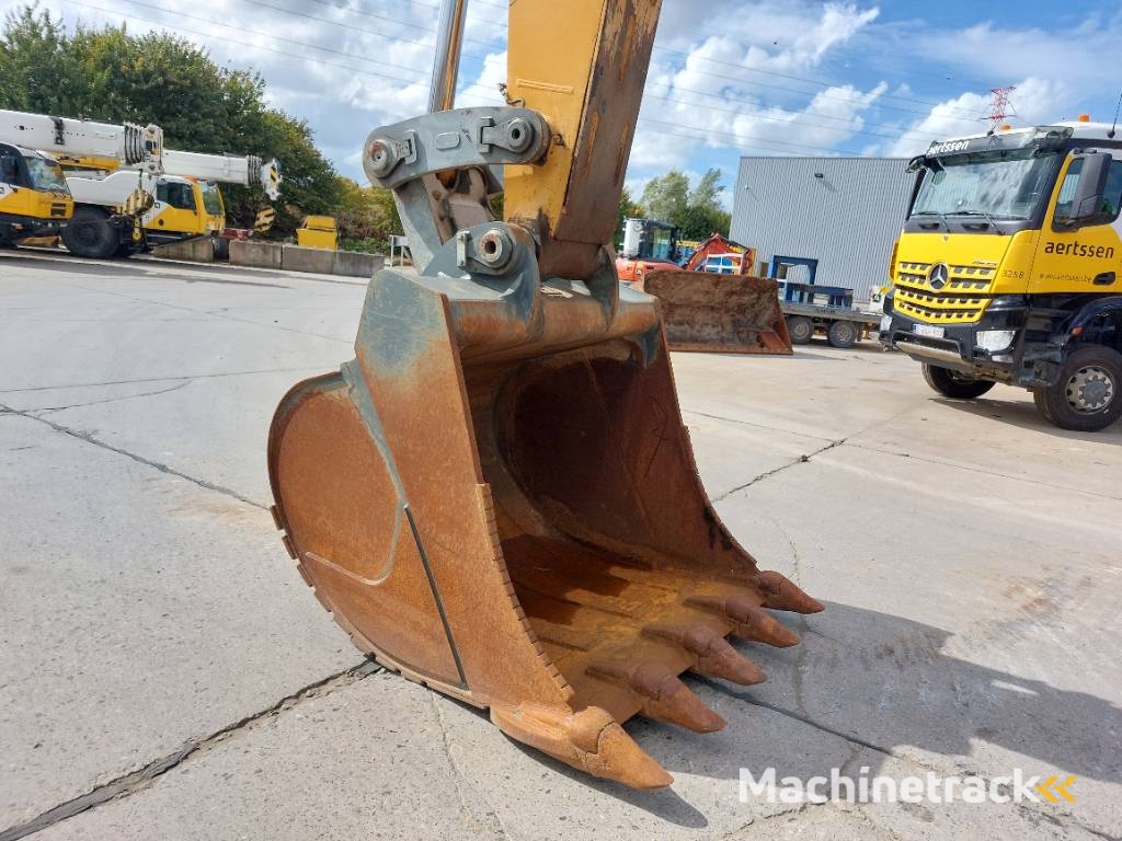 Liebherr R946LC (Lifting Cab)