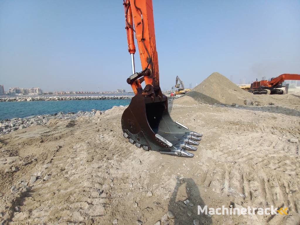 Hitachi EX 1200-6 Longreach 28m (Abu Dhabi)