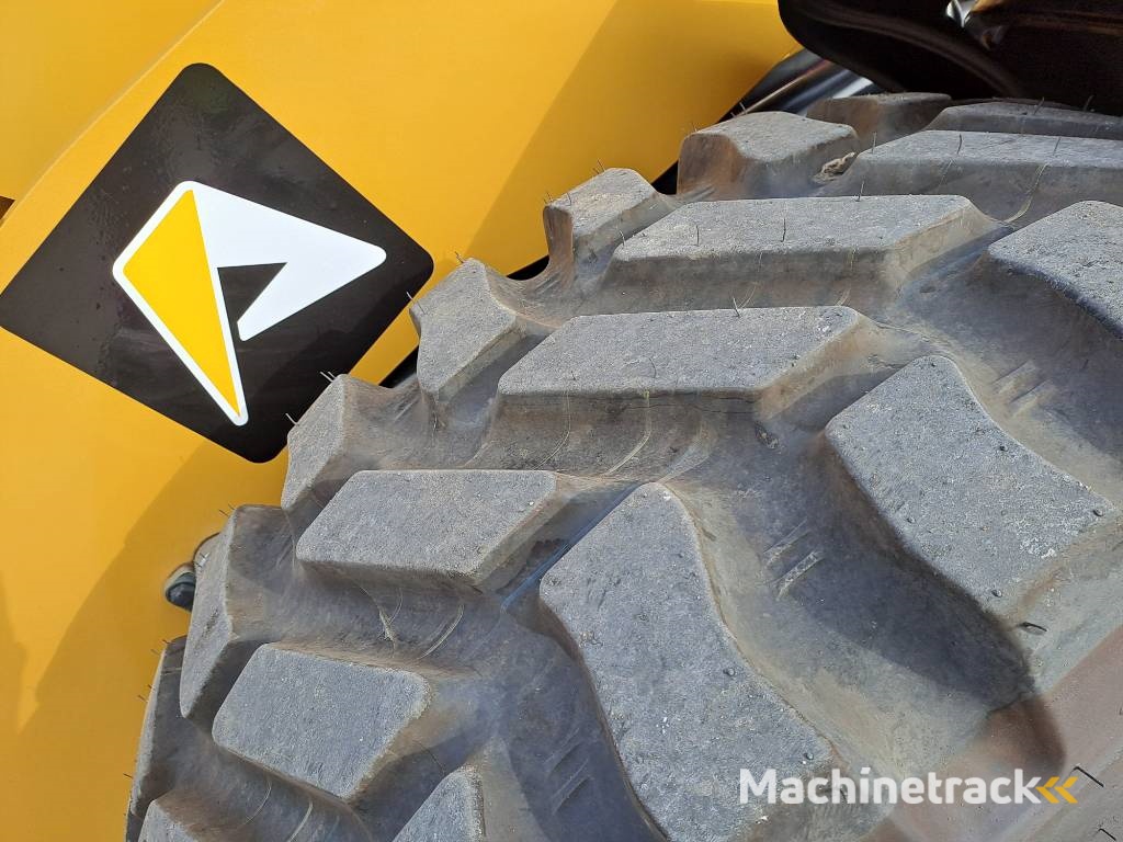 CAT 906 (Bucket+Forks)