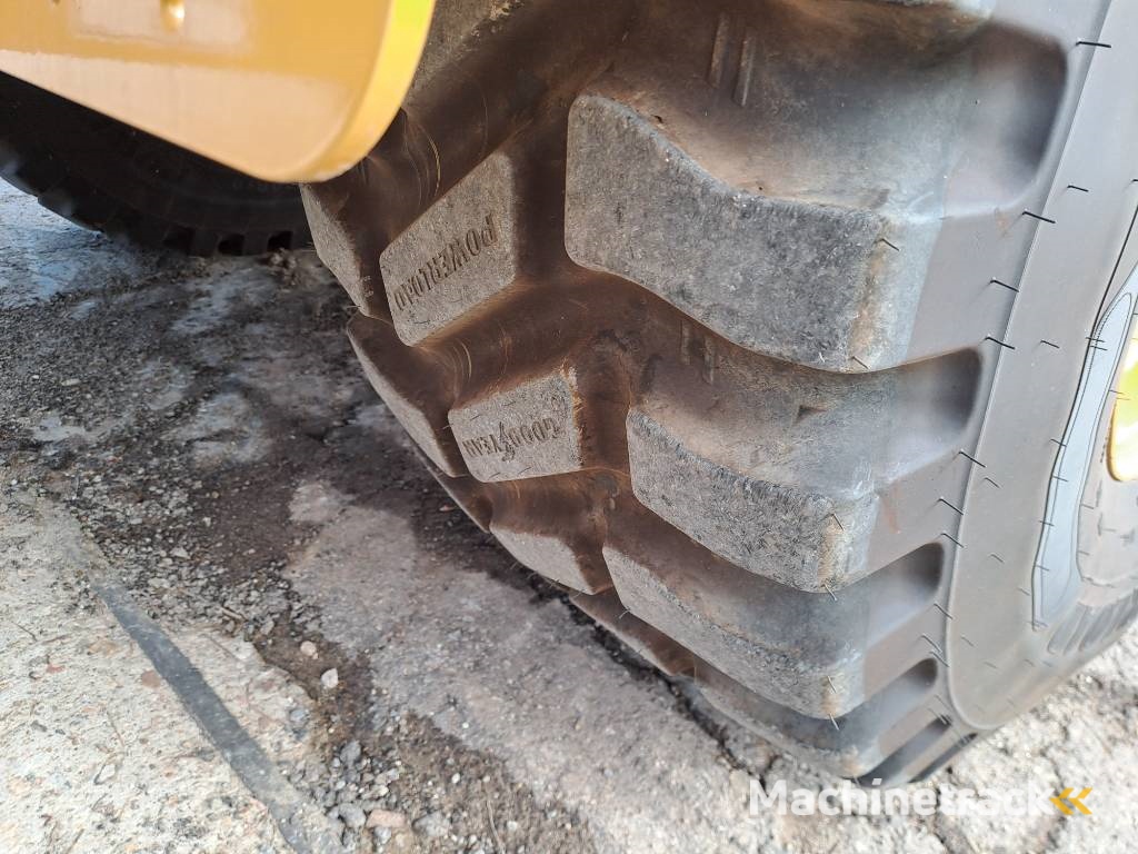 CAT 906 (Bucket+Forks)