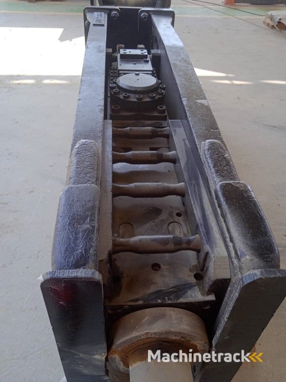 CAT H180GC Hammer (2 pcs available in Abu Dhabi)