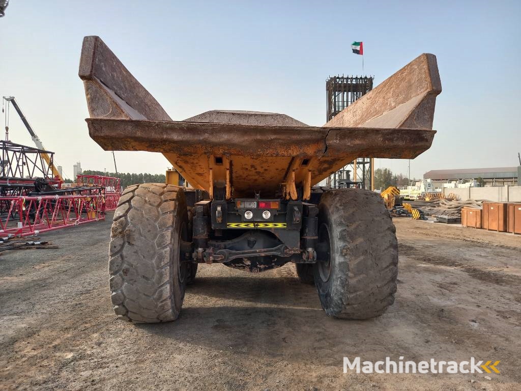 Komatsu HM400-3R (4 pcs available in Abu Dhabi)