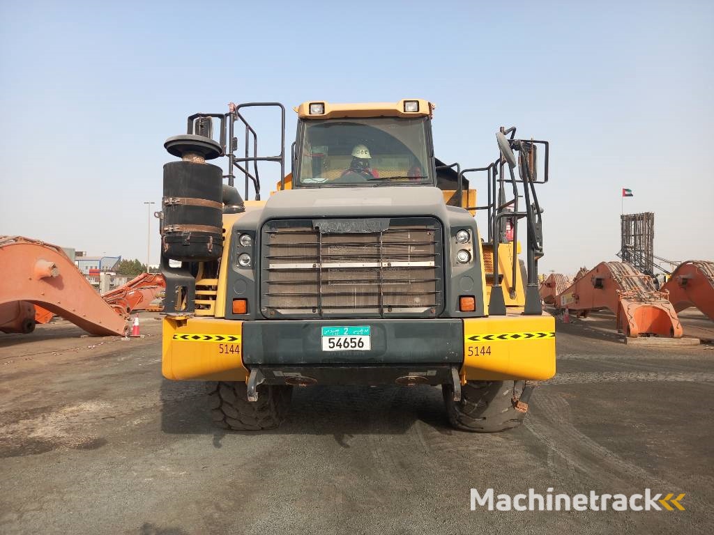 Komatsu HM400-3R (4pcs available in Abu Dhabi)