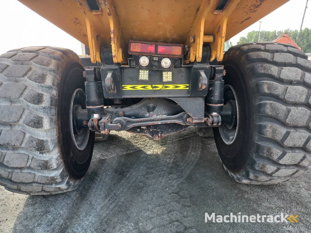 Komatsu HM400-3R (4pcs available in Abu Dhabi)