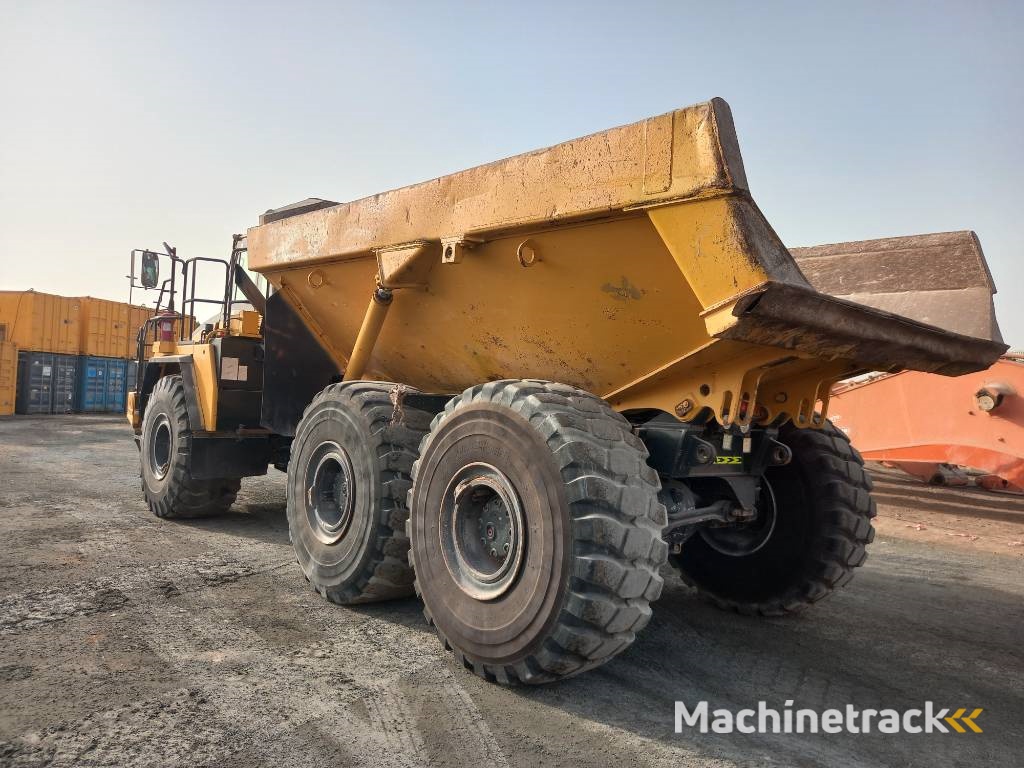 Komatsu HM400-3R (4pcs available in Abu Dhabi)